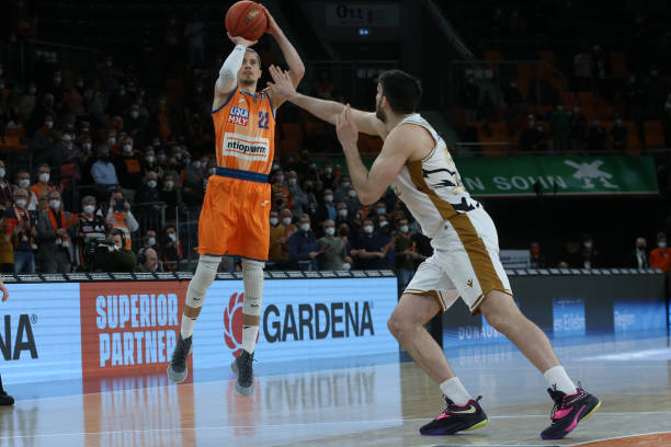 在篮板保护 在篮板保护