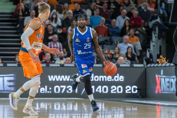 通过一系列 通过一系列